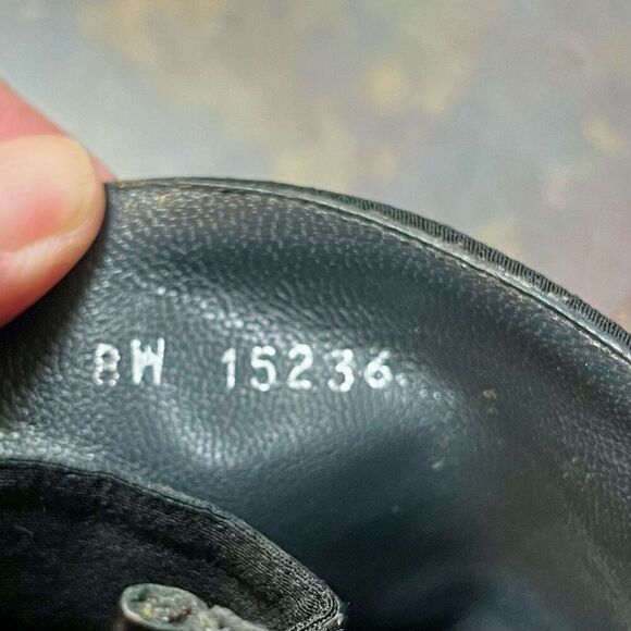 Stuart Weitzman Gore-Tex Black Pointed Toe Ankle Boots 6 M - Picture 10 of 12